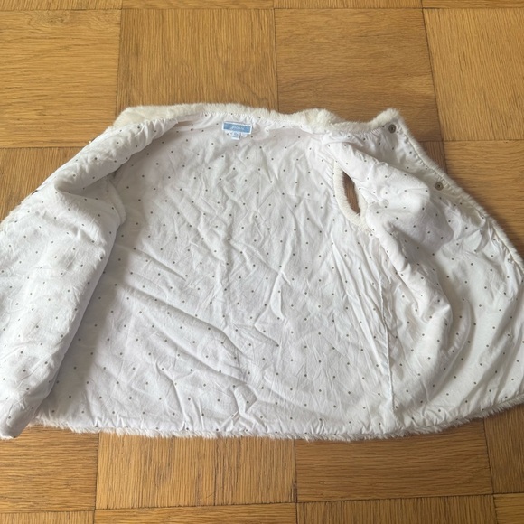 Jacadi Kids Girls Size 10 Faux Fur White Sleeveless Jacket Shrug Snap Closure - Picture 3 of 7